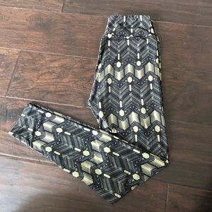 OS- Black & Olive Green LulaRoe Leggings